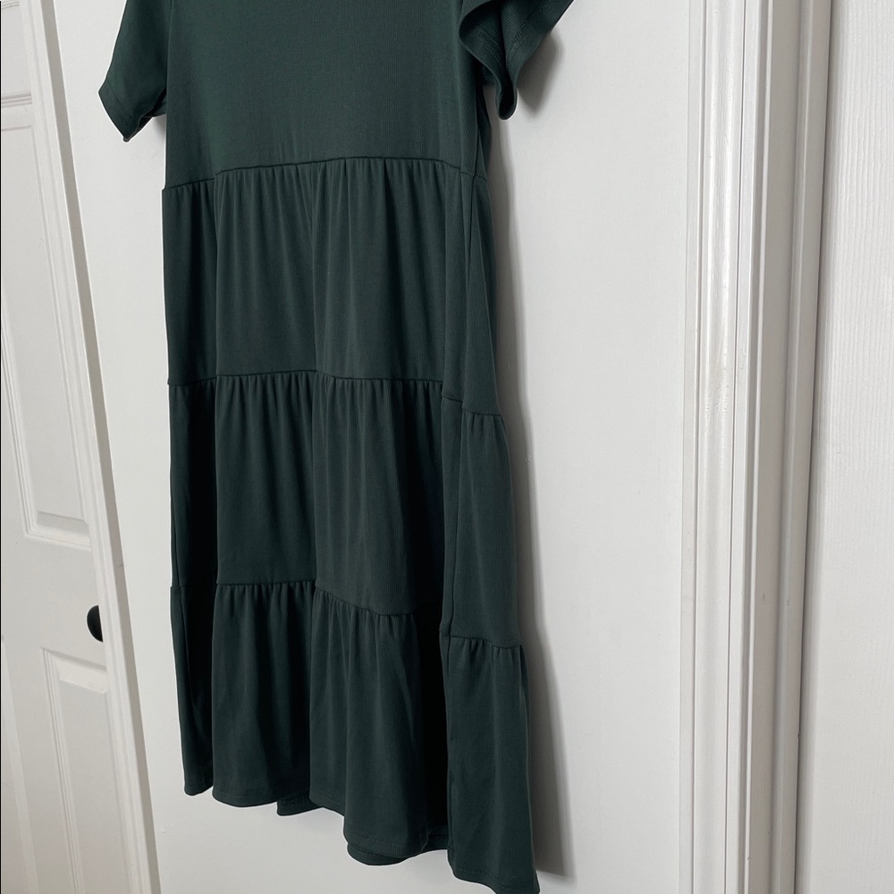 Brass & Roe Summer Ribbed Tiered Dress Dusty Sage size Medium NWT - Picture 5 of 11